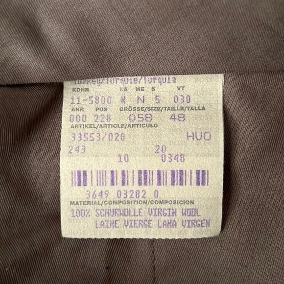 Elegant Hugo Boss Pin Stipe 2 Piece Suit -Super 130 - 100% Wool - Picture 3 of 11